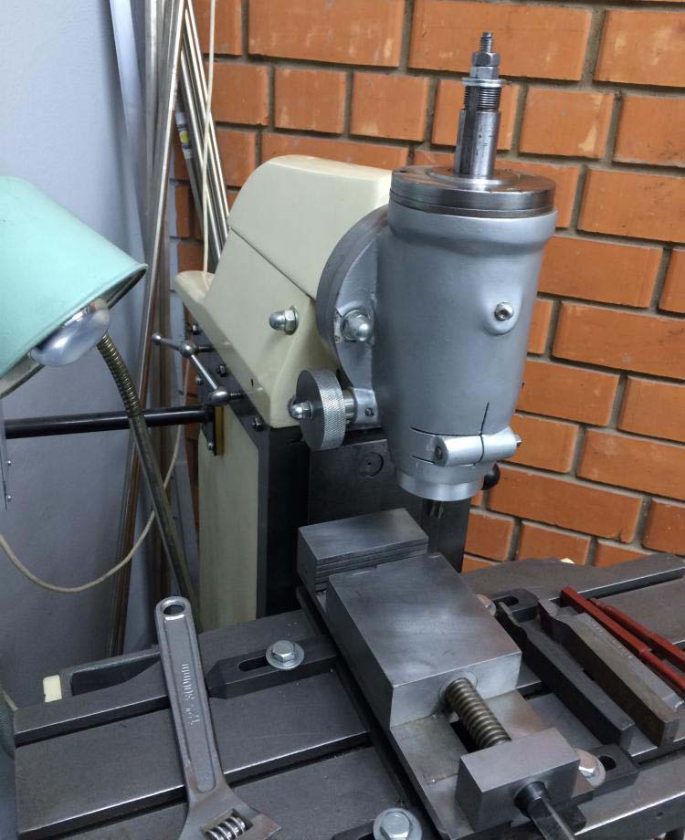 Фото фрезерного універсального верстата 678М